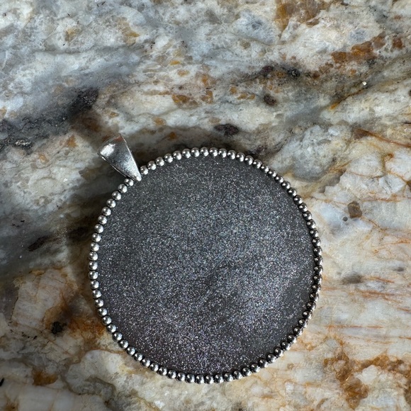 Handpainted cheetah pendant 1.4” round on stainless bezel 16” black chain OOAK - Picture 4 of 4